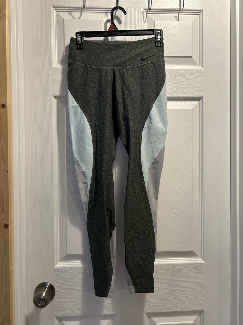 Nike Dark Gray & Light Blue Colorblock Leggings